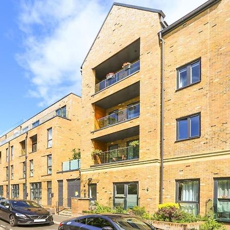 Idyllic Thames Riverside Apartment With Free Parking Isleworth Exterior photo