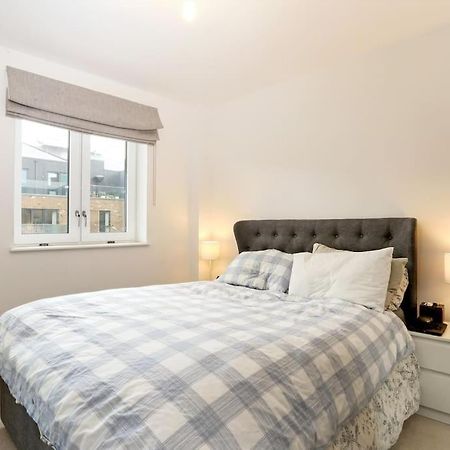 Idyllic Thames Riverside Apartment With Free Parking Isleworth Exterior photo