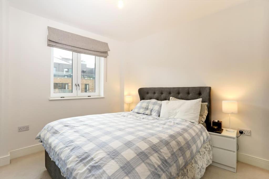 Idyllic Thames Riverside Apartment With Free Parking Isleworth Exterior photo